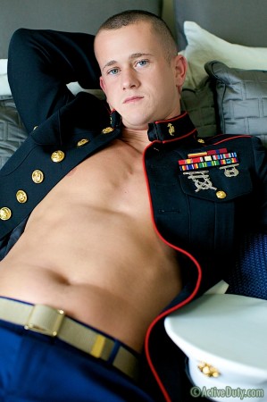 military-men-naked